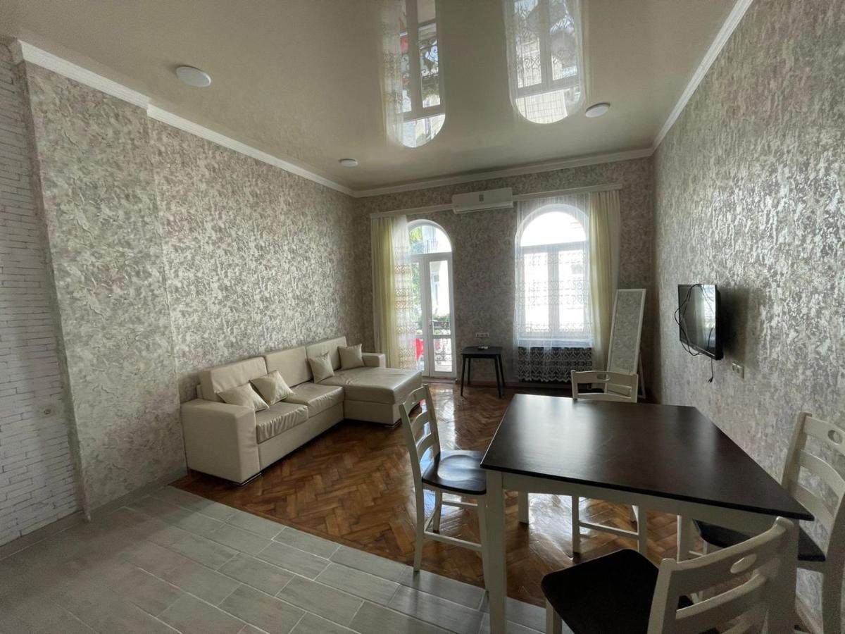 Центр Города Батуми Apartment Rustaveli 13 Exterior foto